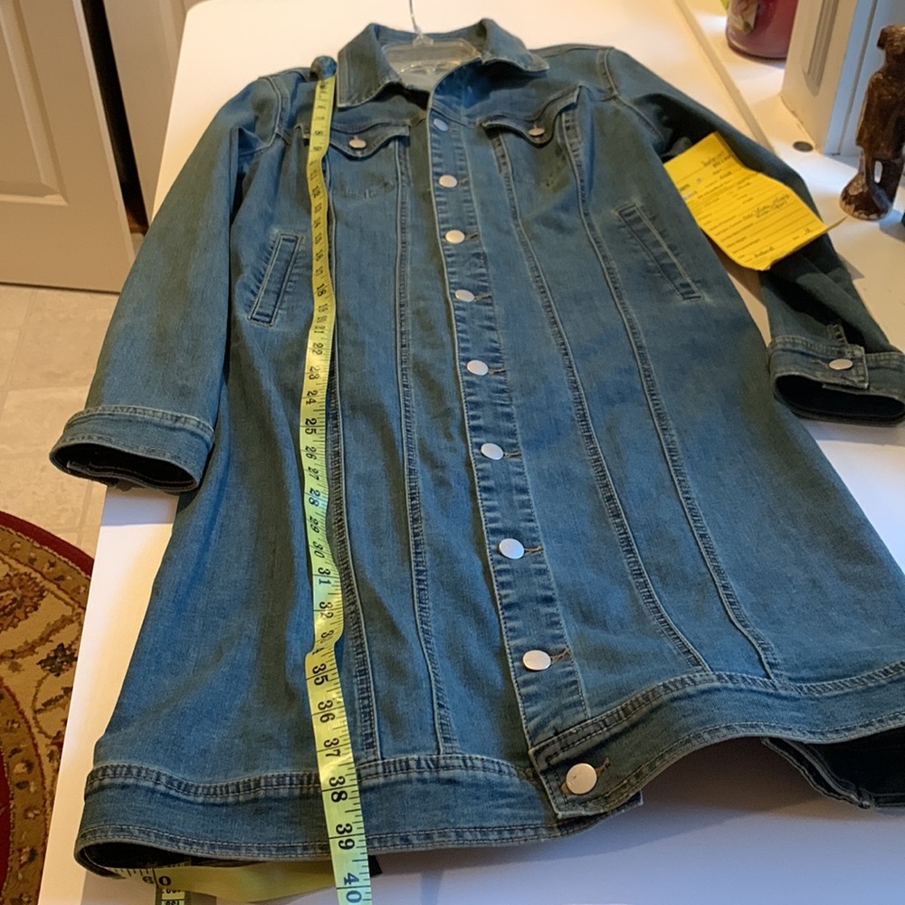 FLASH SALE -- NEW -- Perfect Denim Jacket -- Size Medium - Picture 10 of 13